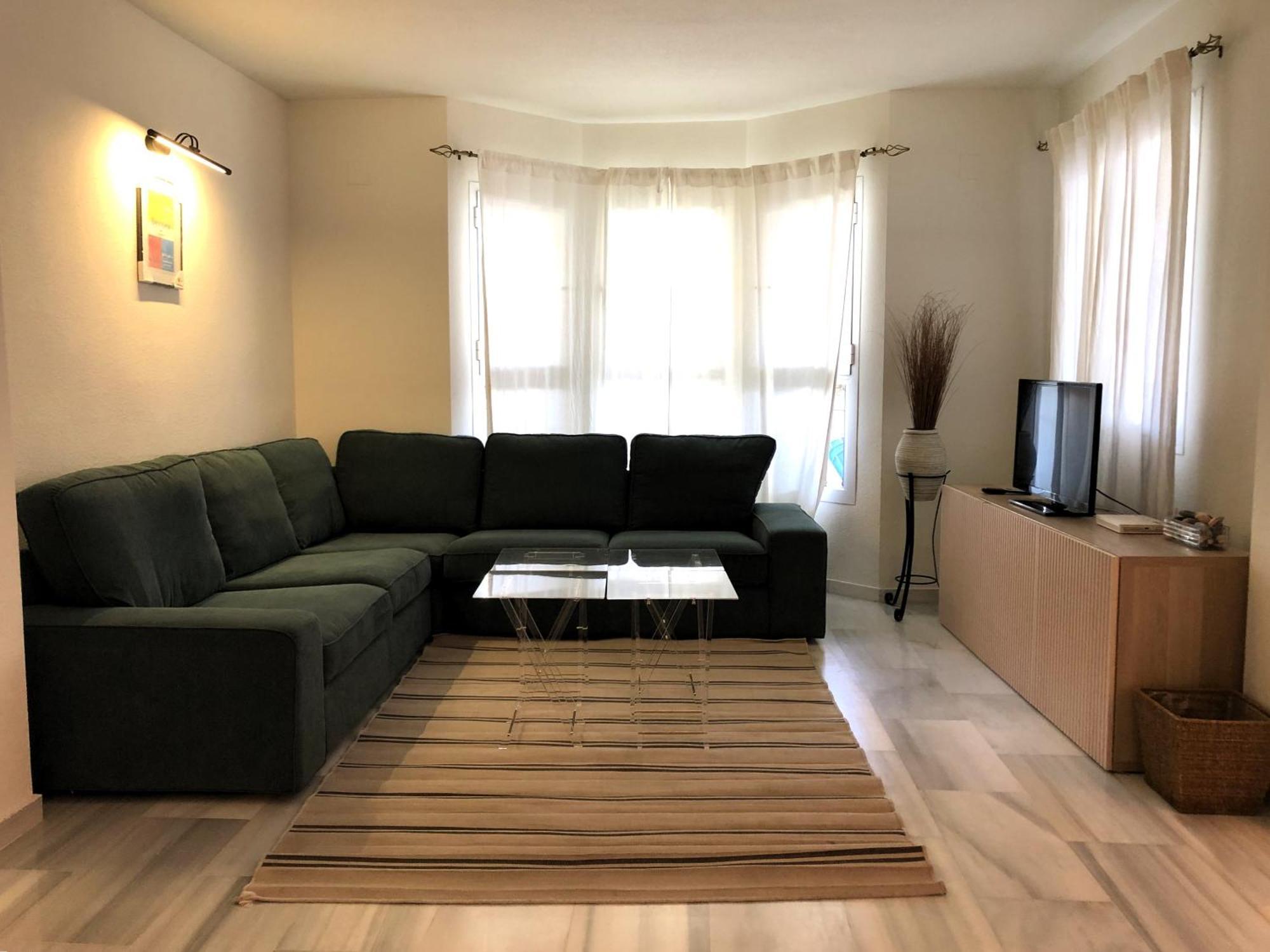 Apartamentos y casas SERINAMAR- Banús, Marbella Bilik gambar